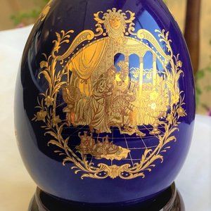 VINTAGE LIMOGES COBALT BLUE & GOLD 4.5" PORCELAIN EGG W/WOOD STAND